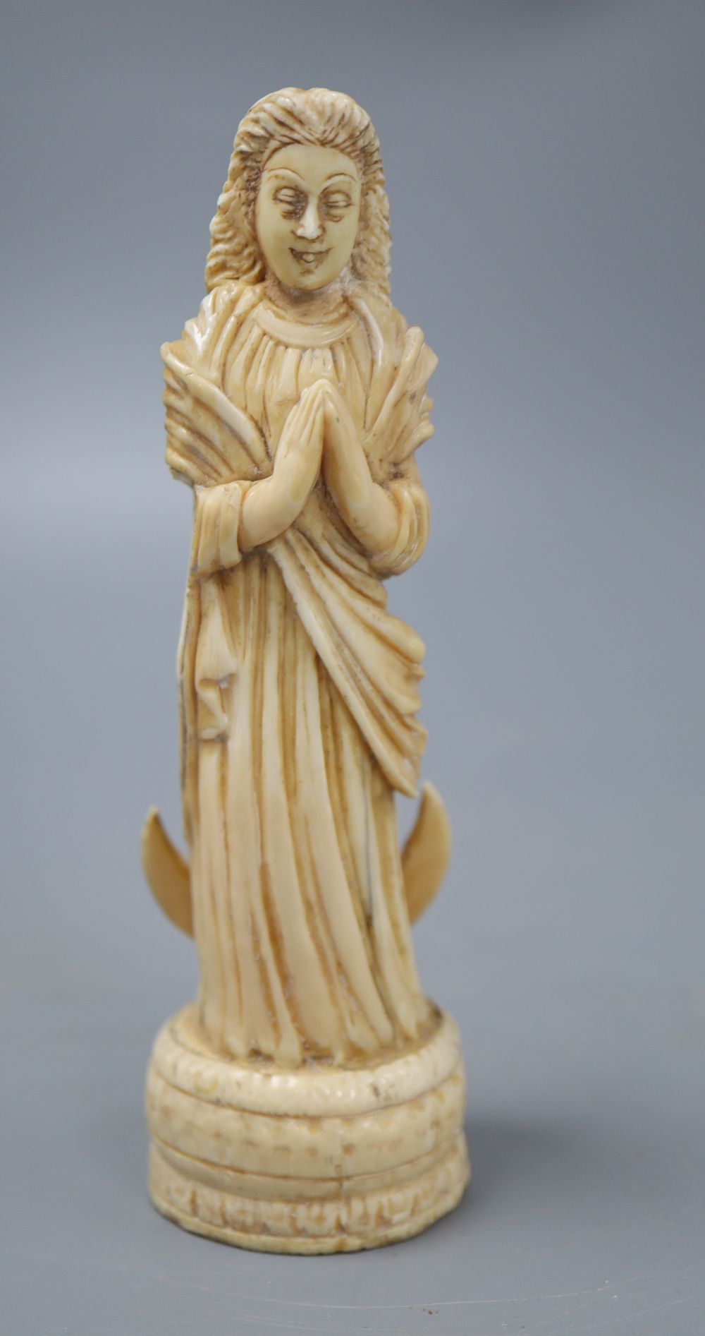 An 18th century Indo-Portuguese ivory carving of a saint, height 14cm